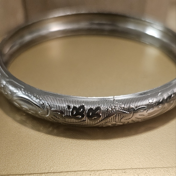 Combination of Three Bangle Bracelets.Can be worn Separately. - Picture 5 of 8